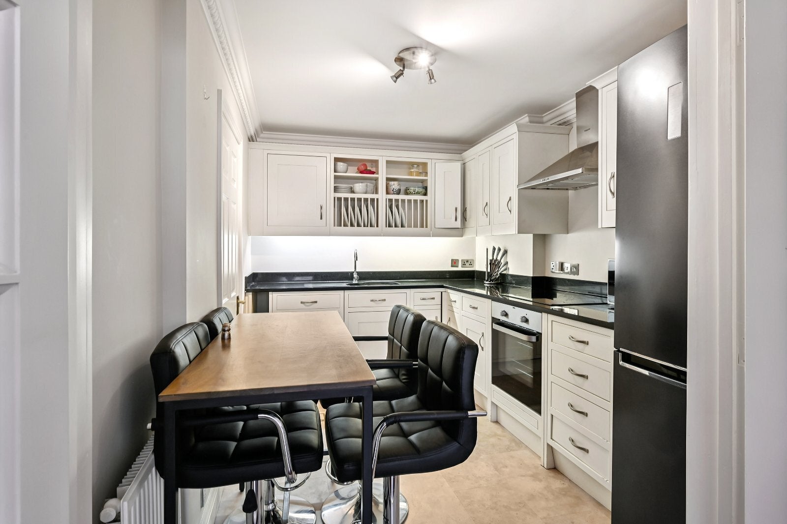 Flat Belgrave Road in City of Westminster