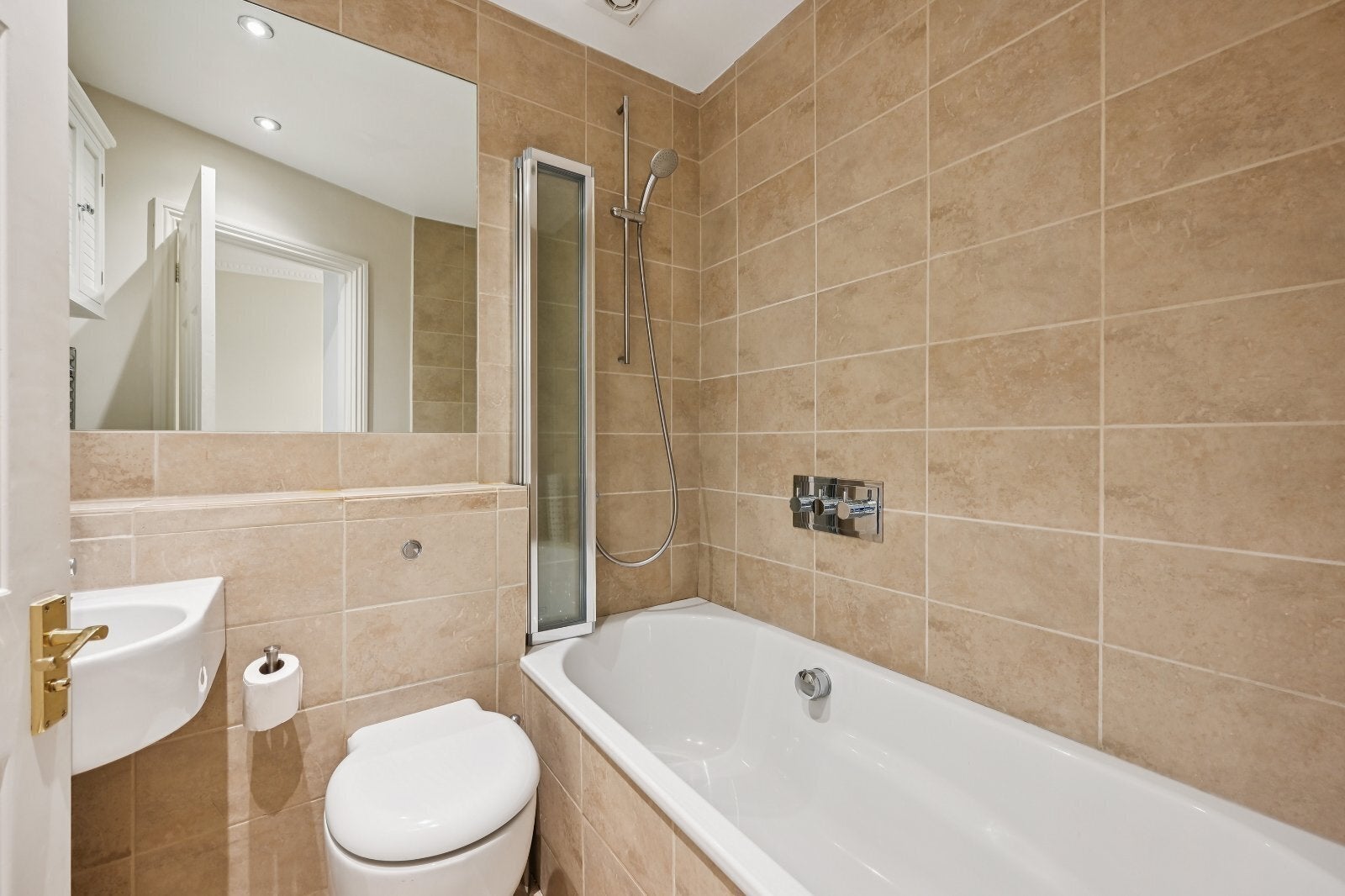 Flat Belgrave Road in City of Westminster