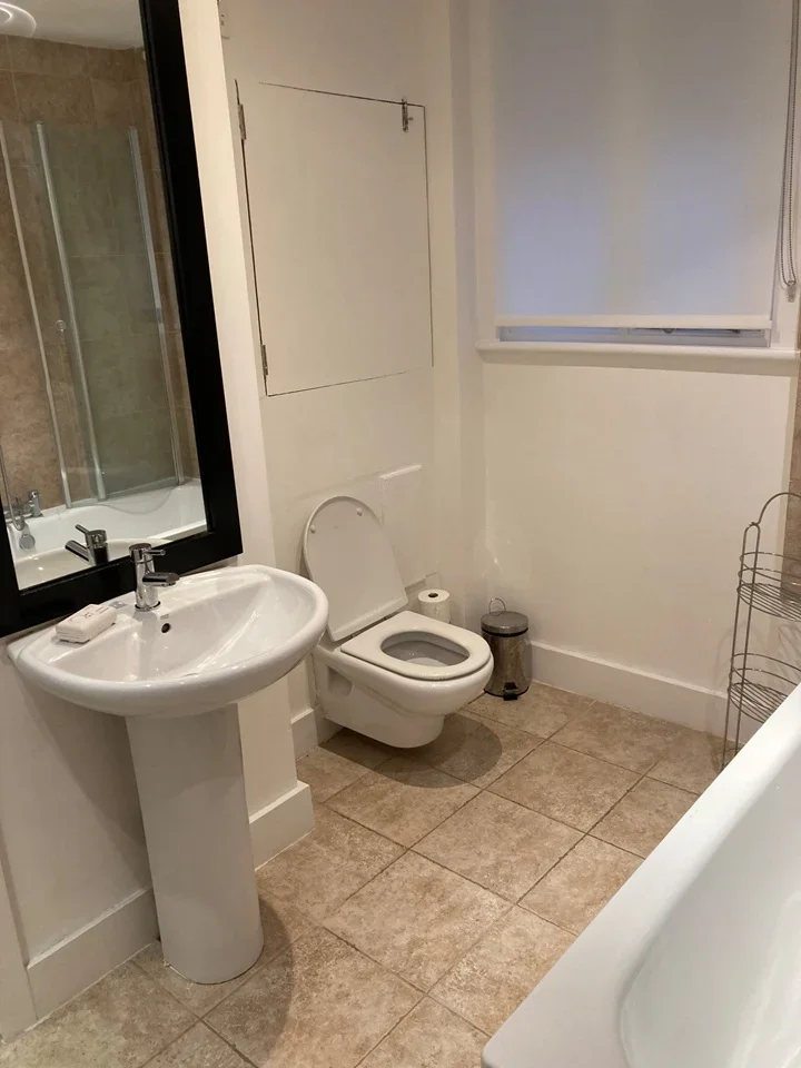 Flat Finborough Road in Greater London