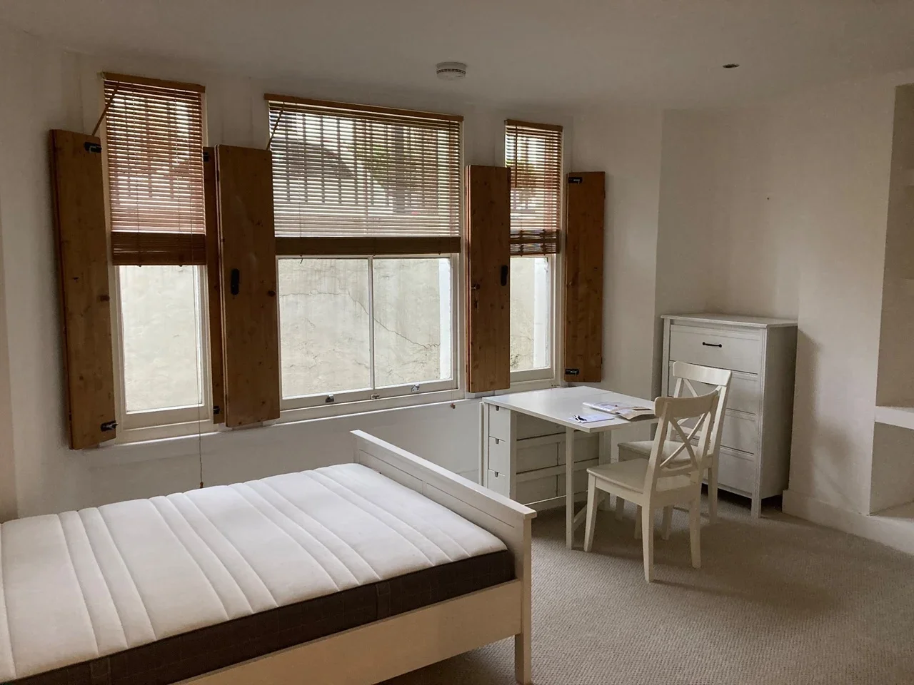 Flat Finborough Road in Greater London