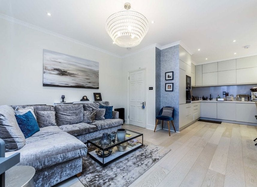 Flat Iverna Court in Greater London
