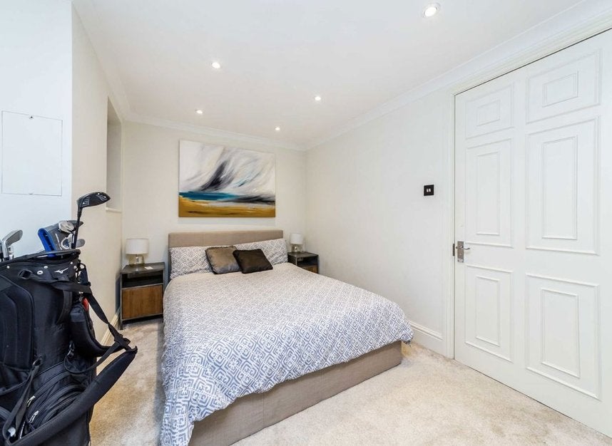 Flat Iverna Court in Greater London