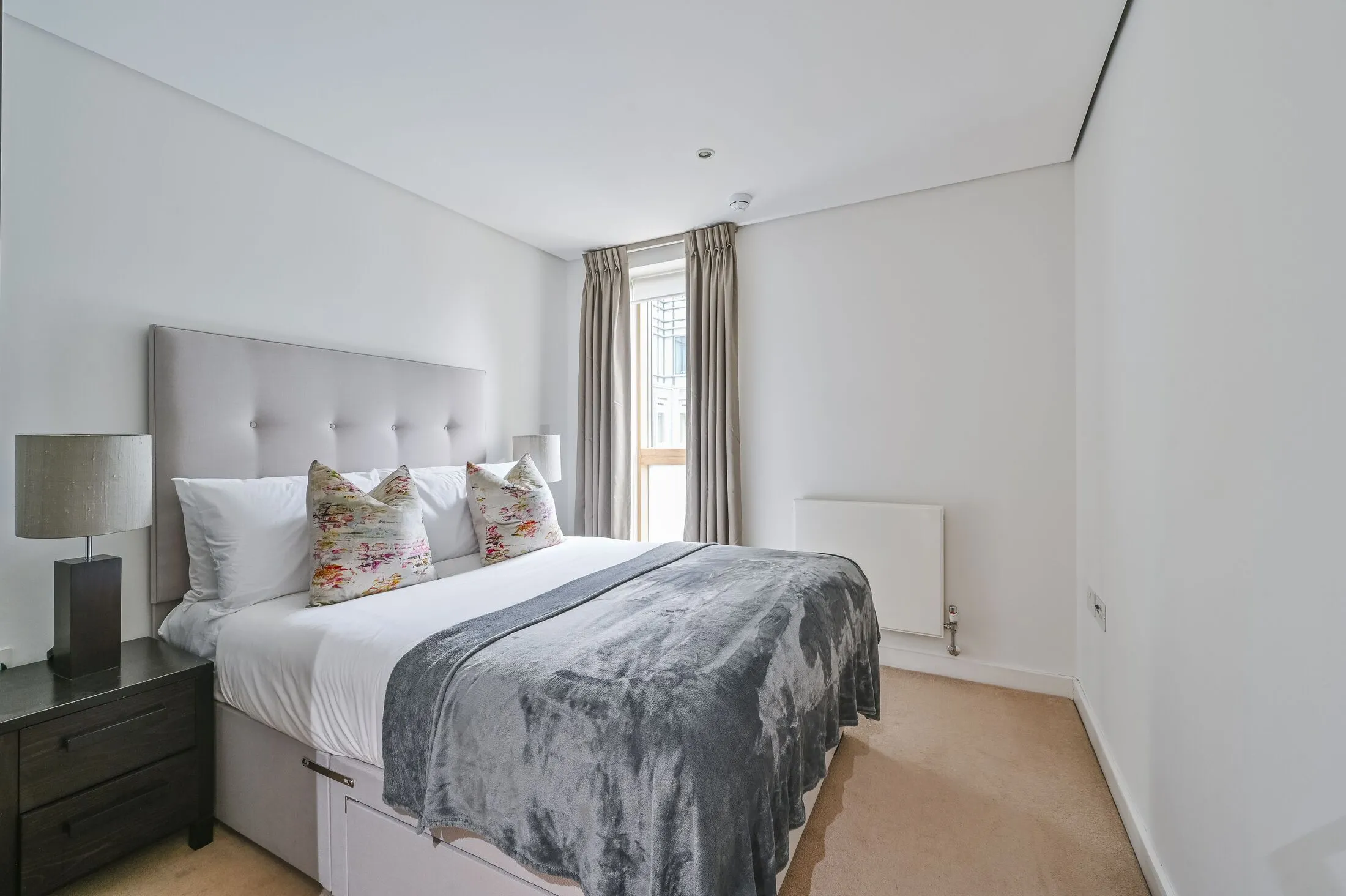 Flat Merchant Square in City of Westminster