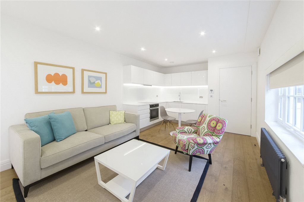Flat Maiden Lane in City of Westminster