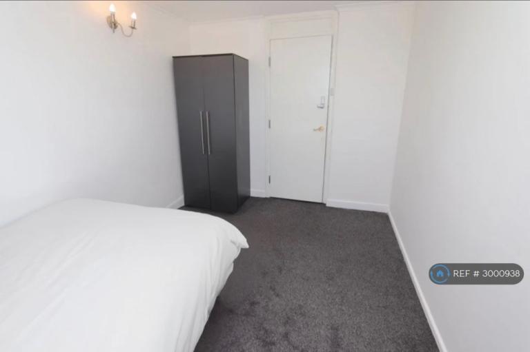 Room Bakersfield in Greater London