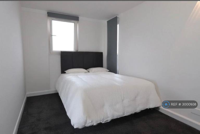 Room Bakersfield in Greater London