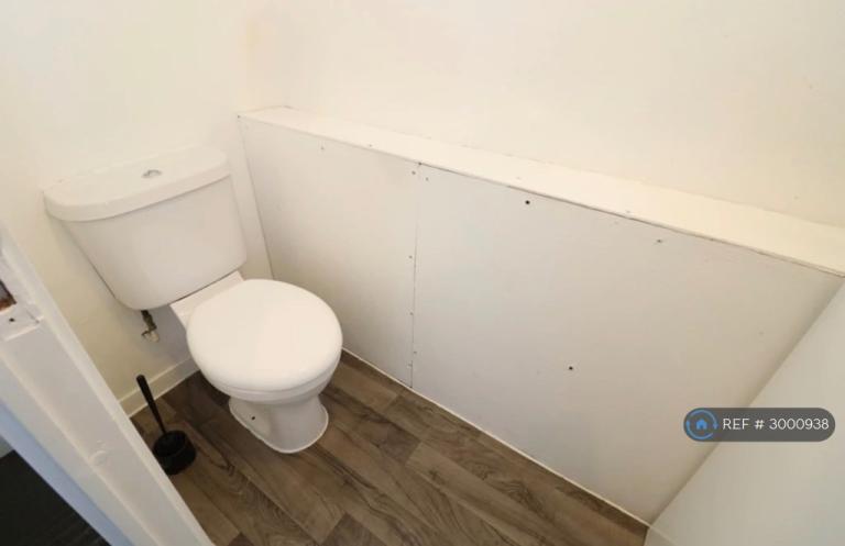 Room Bakersfield in Greater London