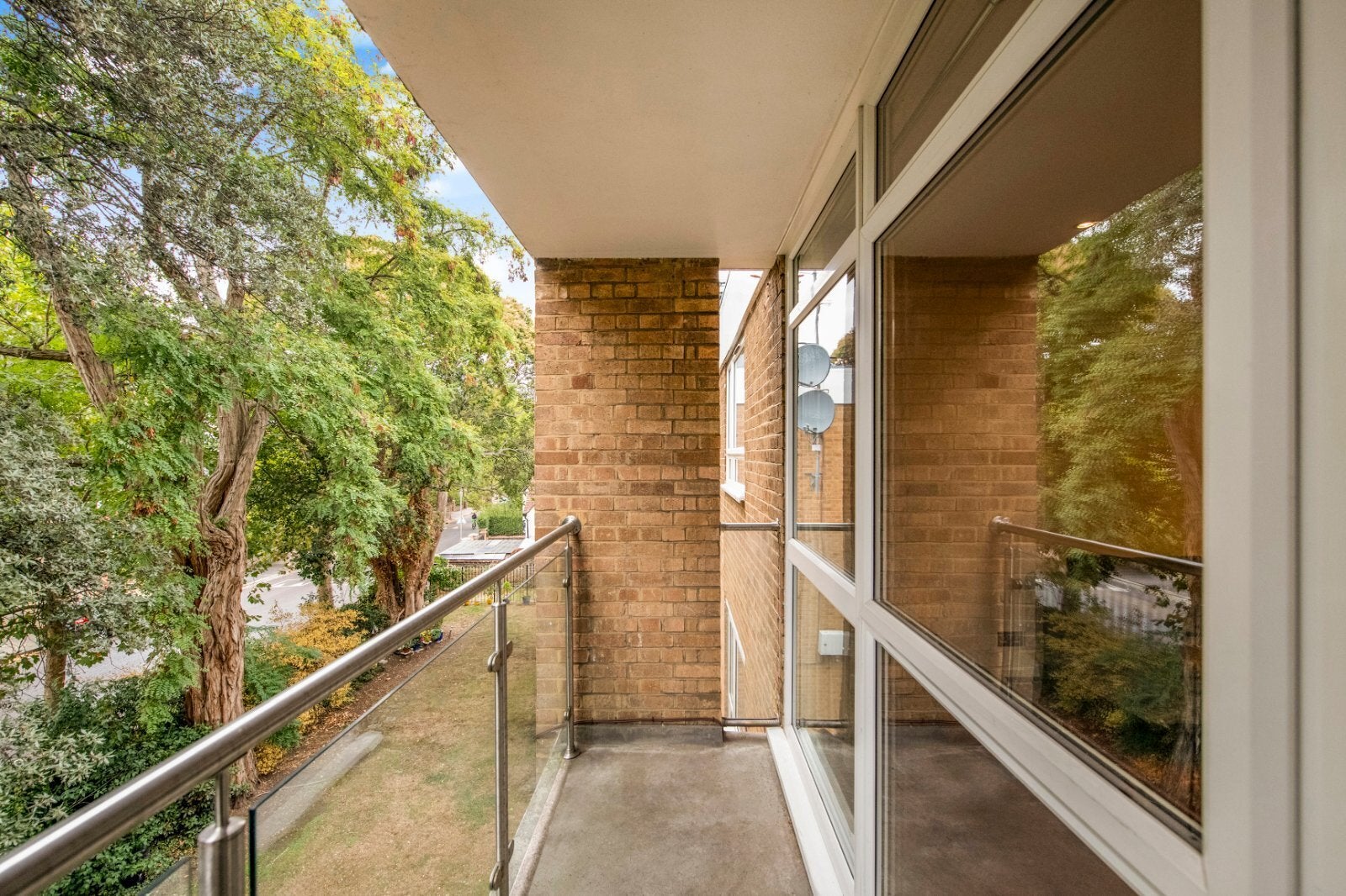 Flat Cherrywood Drive in Greater London