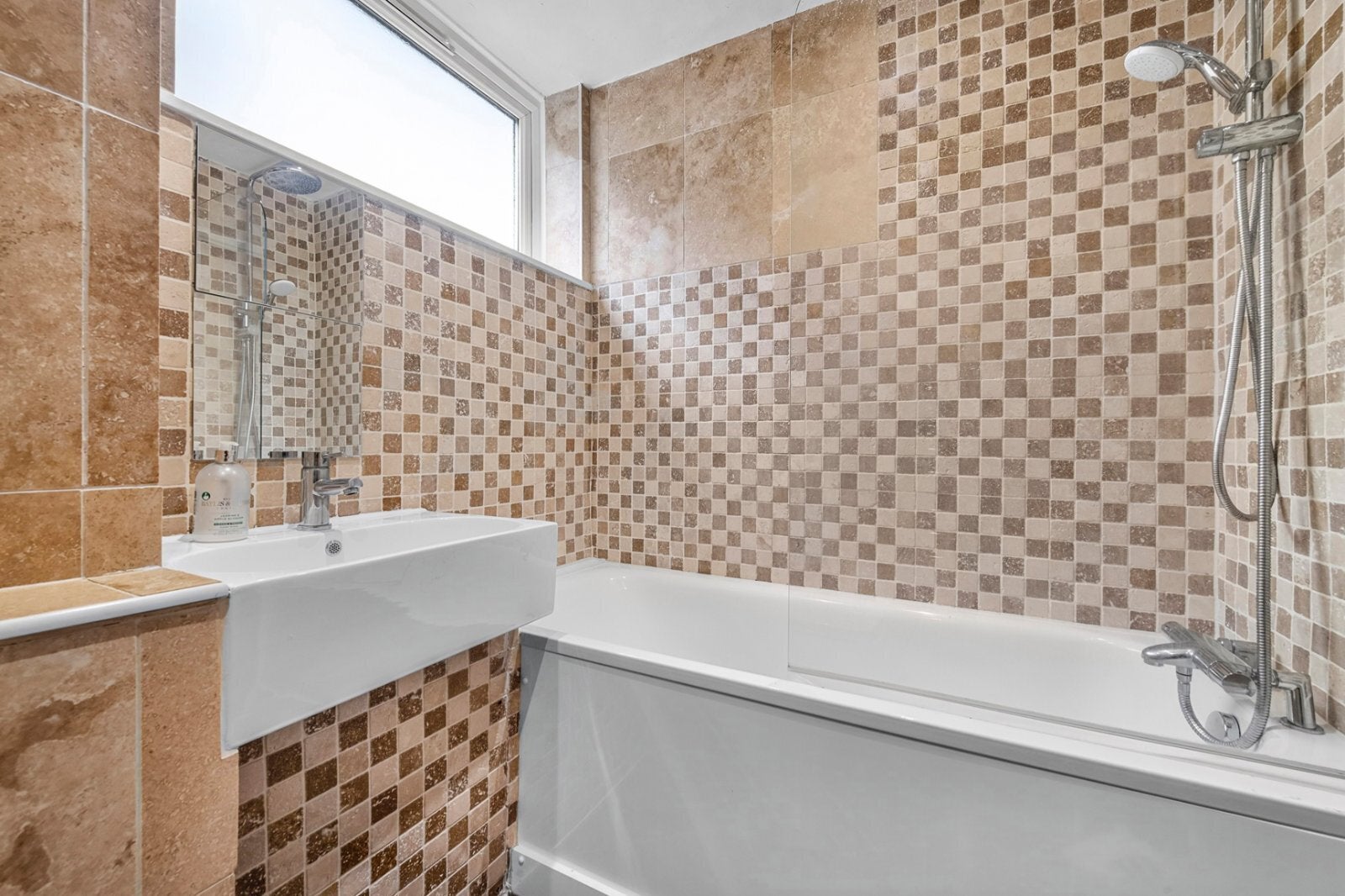 Flat Cherrywood Drive in Greater London