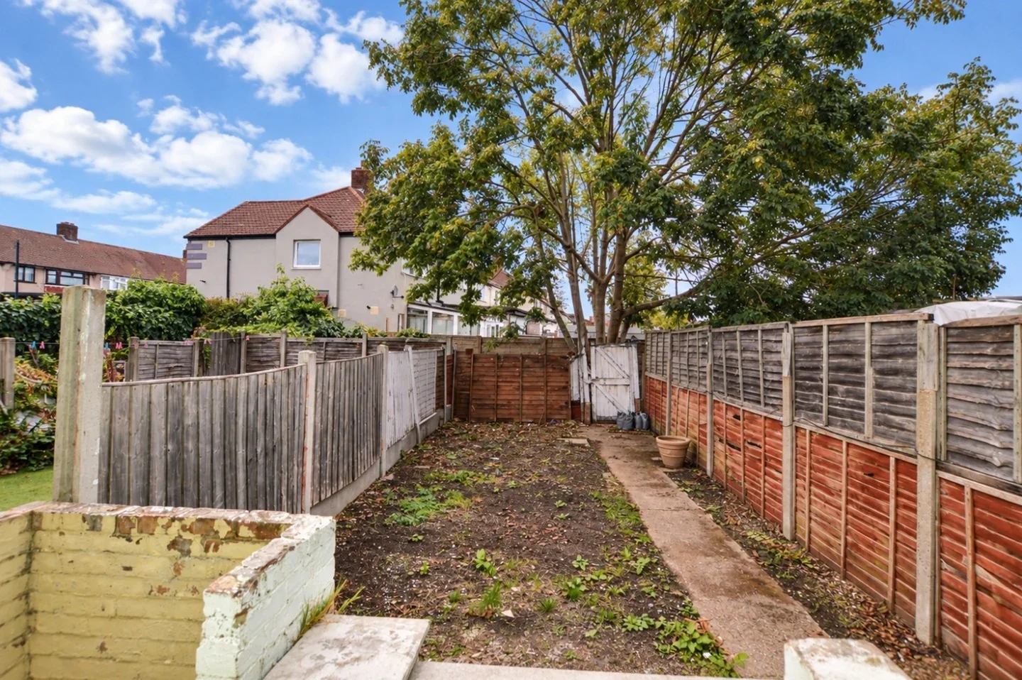 House Marston Avenue in Greater London