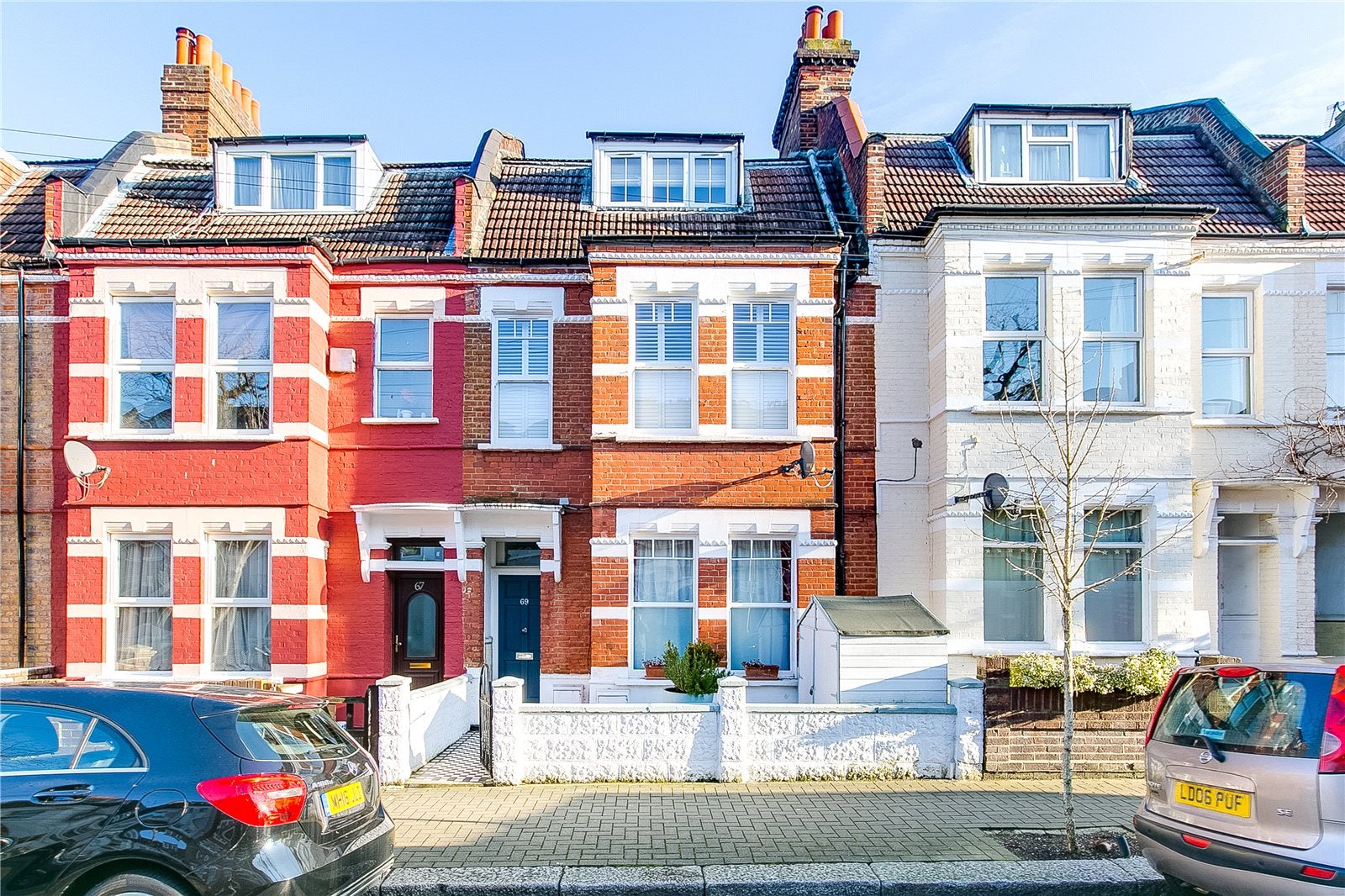 Flat Moring Road in Greater London