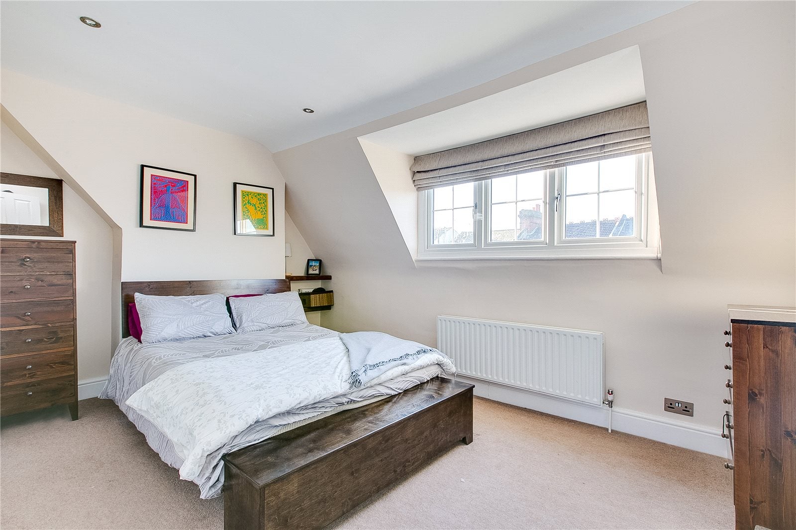 Flat Moring Road in Greater London