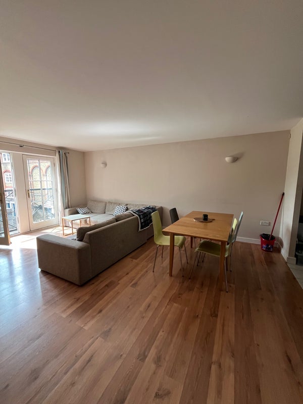 Room Stockwell Road in Greater London