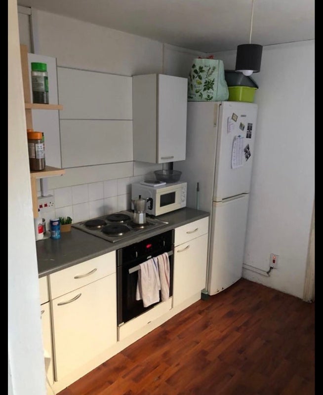 Room Exning Road in Greater London