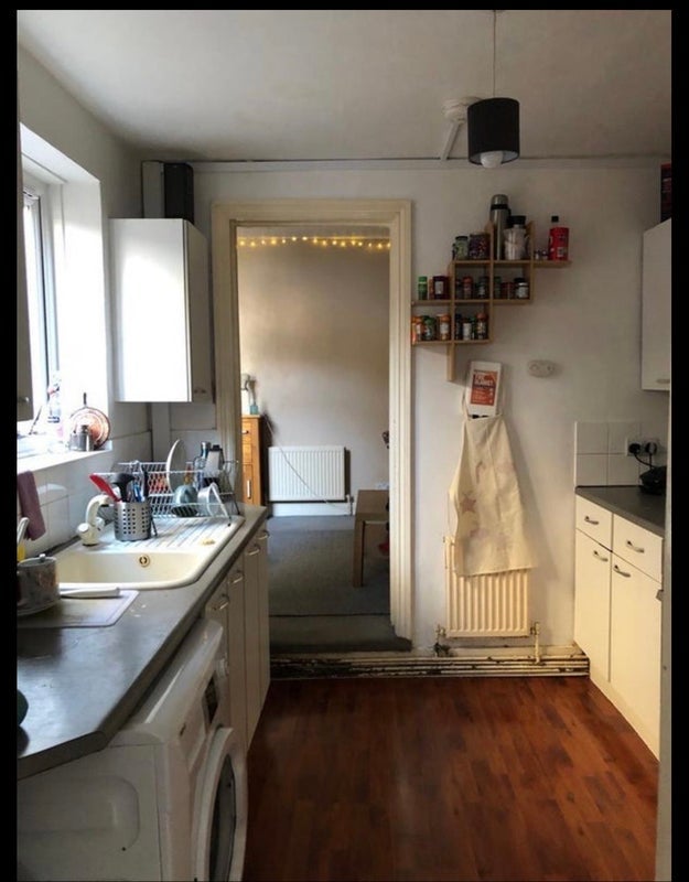 Room Exning Road in Greater London