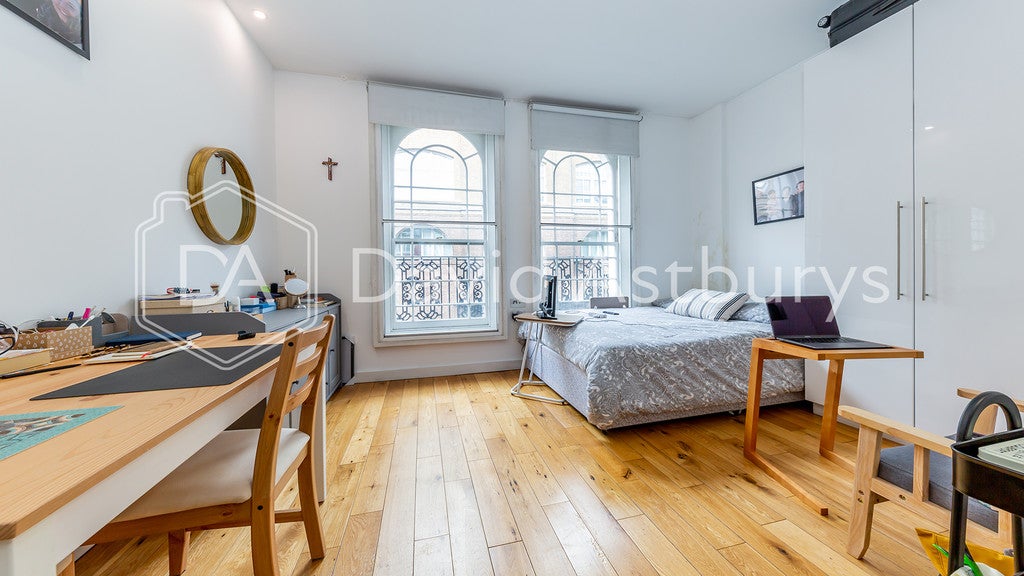 Room York Way in Greater London