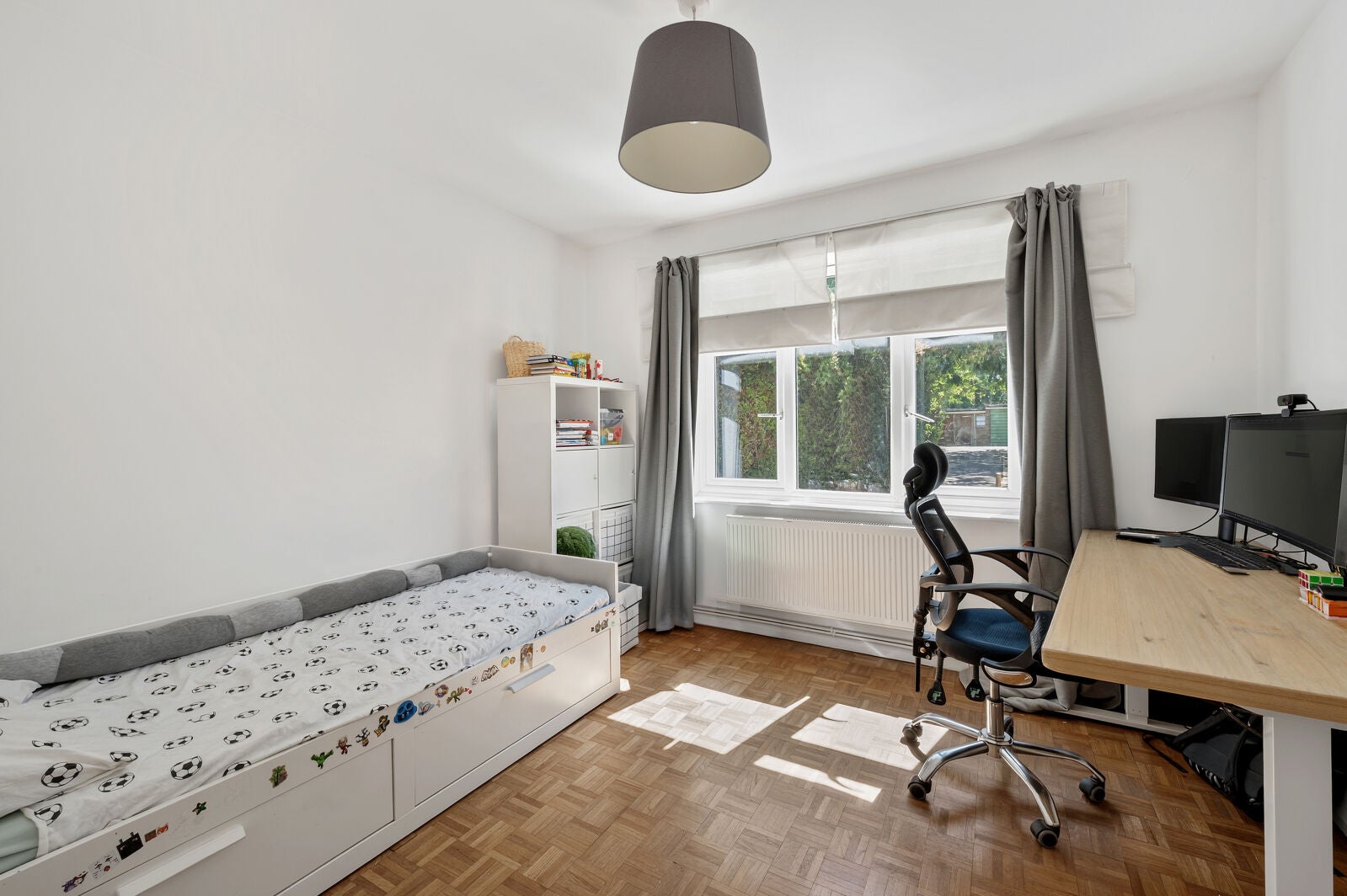 Flat Lovelace Gardens in Greater London