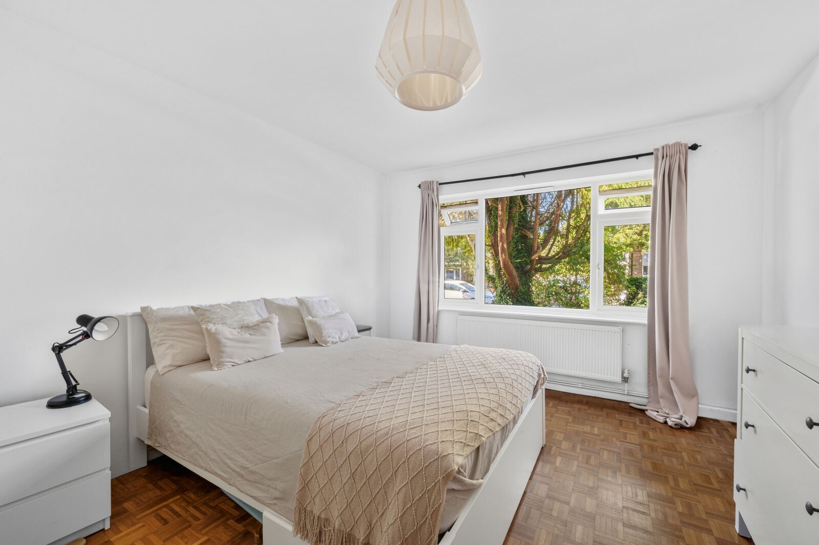 Flat Lovelace Gardens in Greater London