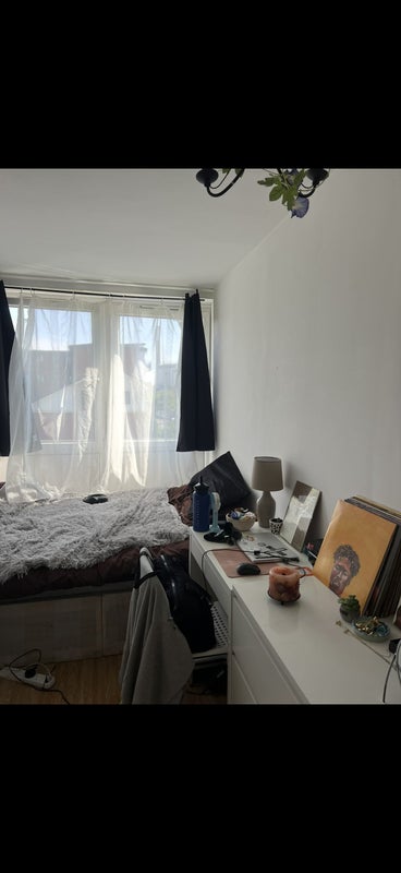 Room Concorde Way in Greater London