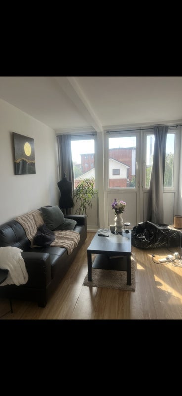 Room Concorde Way in Greater London