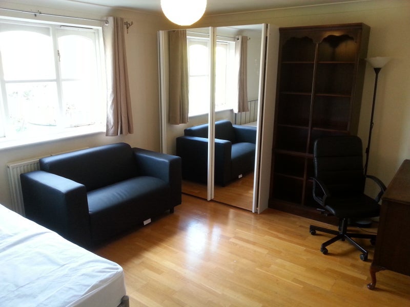 Room Barnsdale Avenue in Greater London