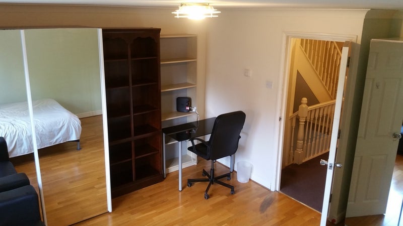 Room Barnsdale Avenue in Greater London