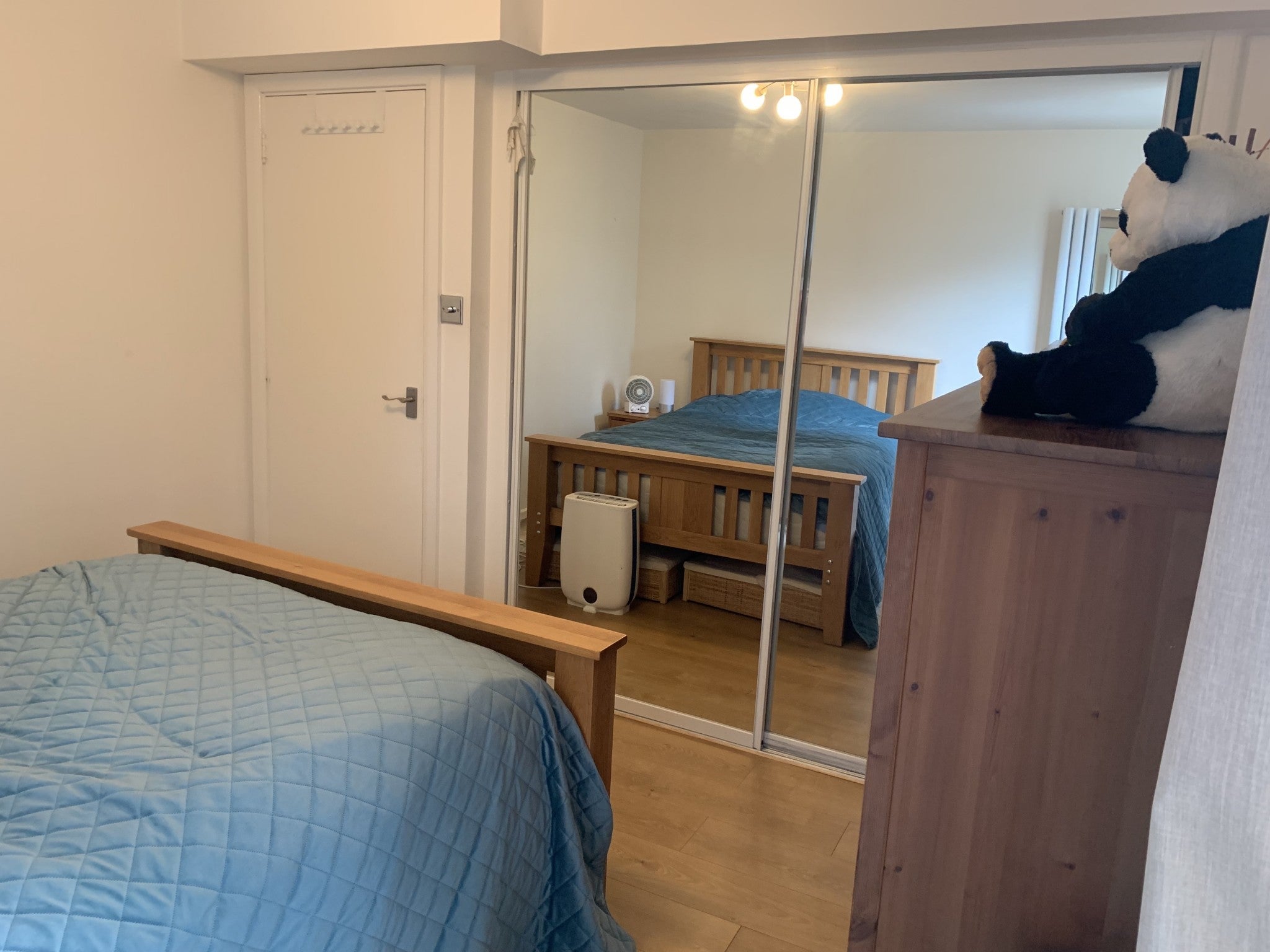 Flat Asher Way in Greater London