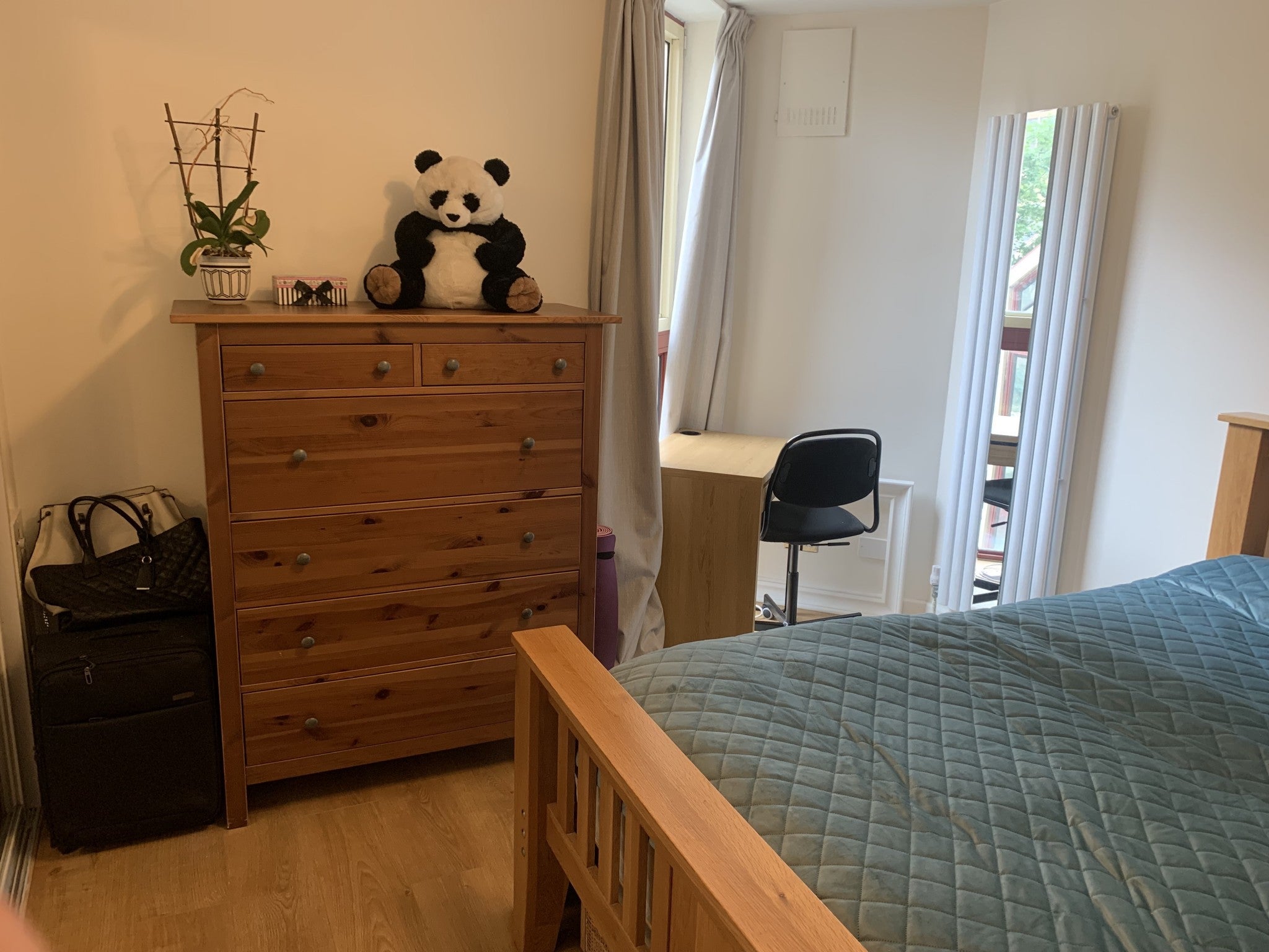 Flat Asher Way in Greater London