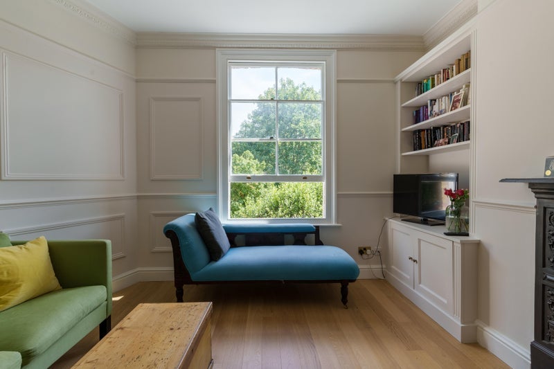 Room Manor Avenue in Greater London