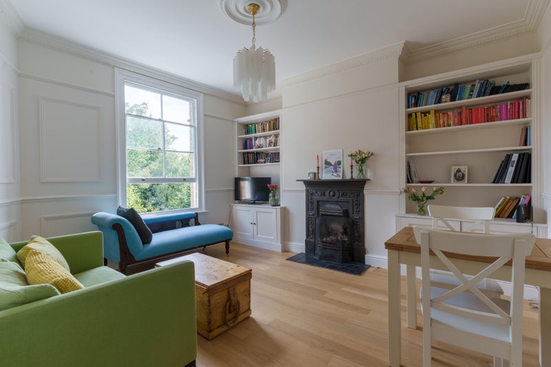 Room Manor Avenue in Greater London
