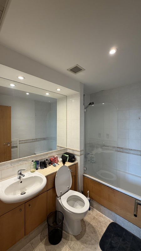 Room Belvedere Road in Greater London
