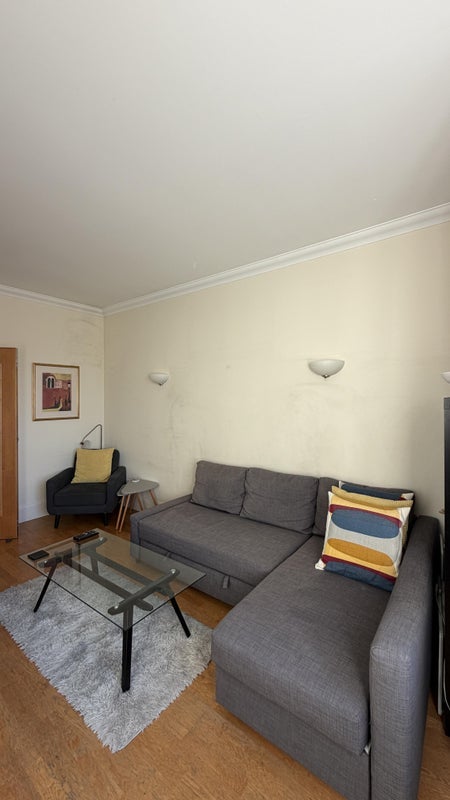 Room Belvedere Road in Greater London