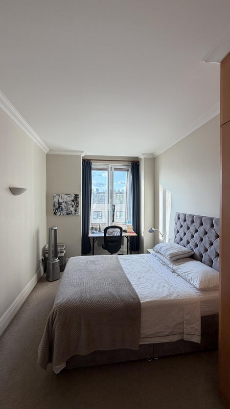 Room Belvedere Road in Greater London