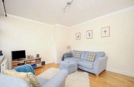 Flat Sheen Road in Greater London