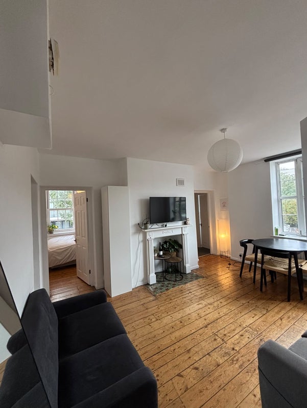 Flat Parmiter Street in Greater London