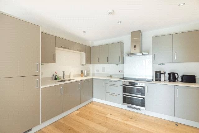 Flat Brewgan Place in Greenham