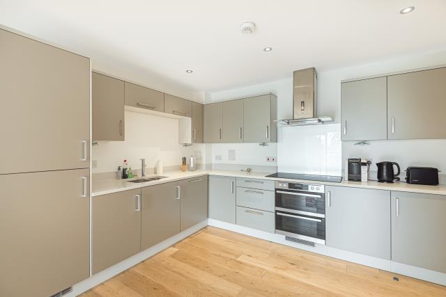 Flat Brewgan Place in Greenham