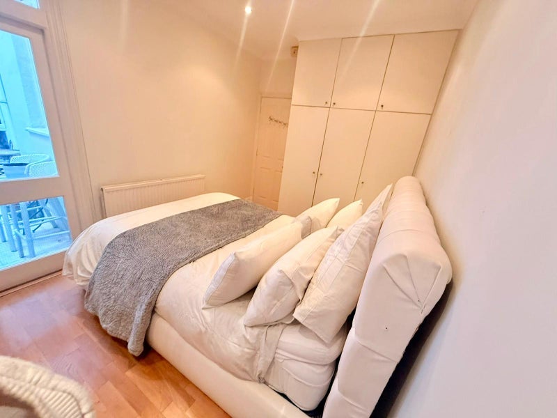 Room Queen's Gate in Greater London