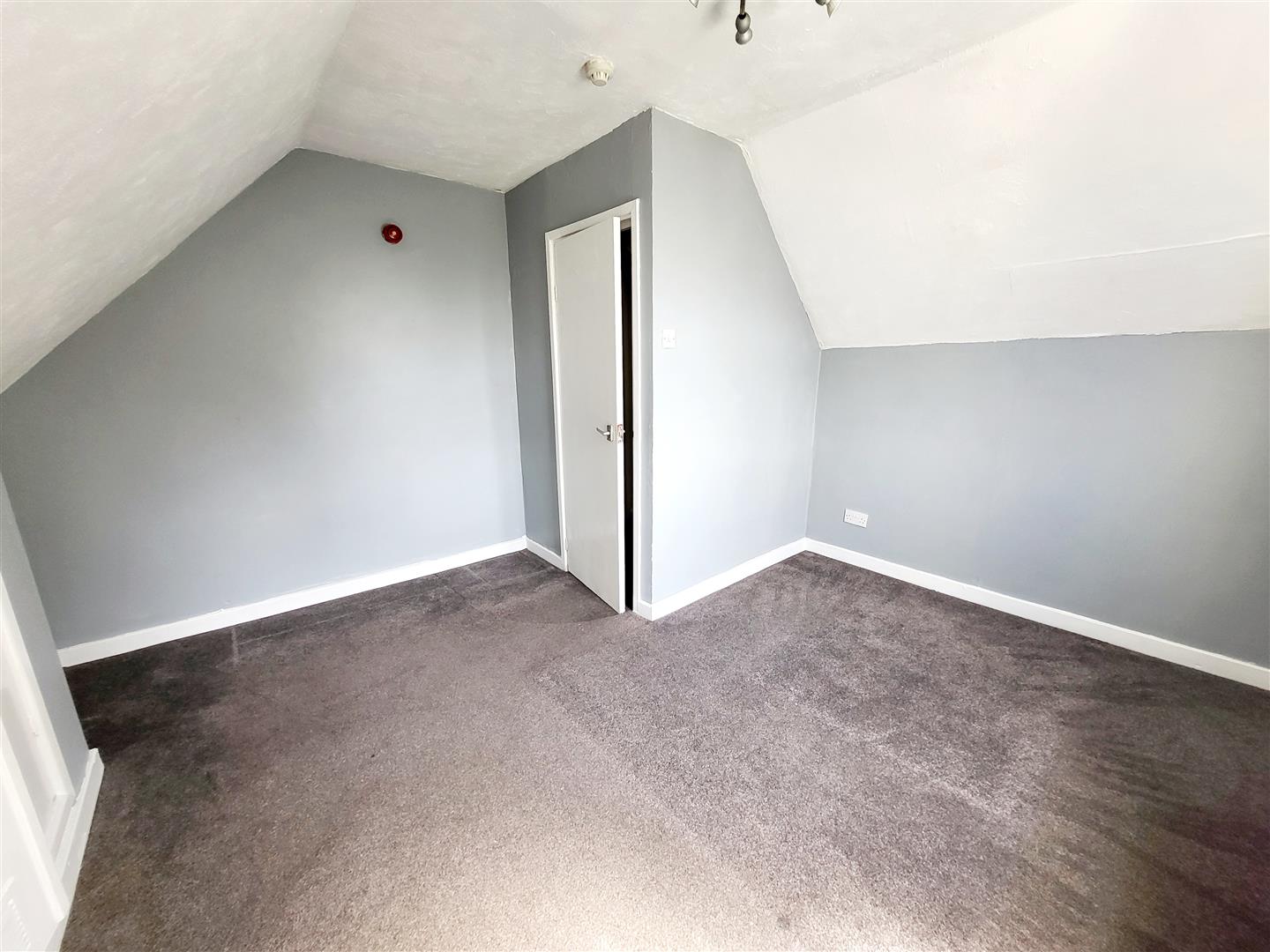 Flat Vicarage Road in Frindsbury