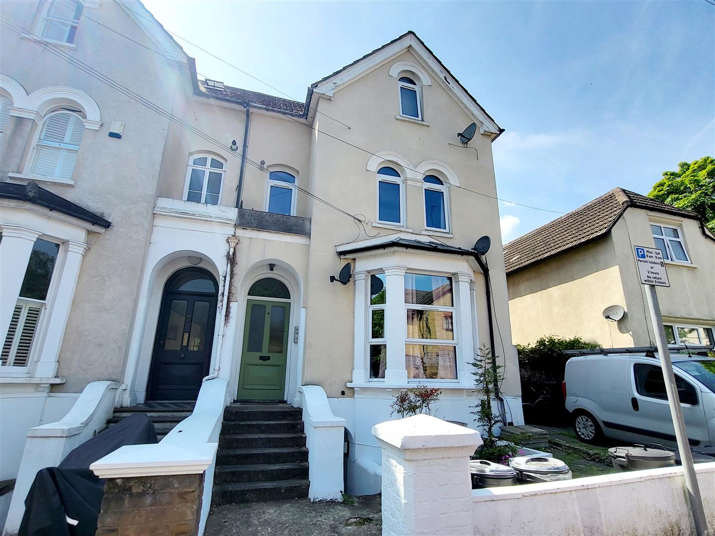 Flat Vicarage Road in Frindsbury