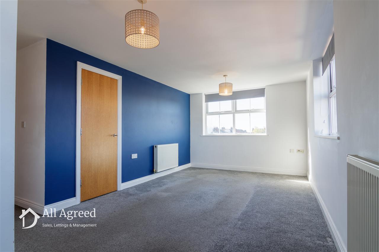 Flat Crossley Street in Amber Valley
