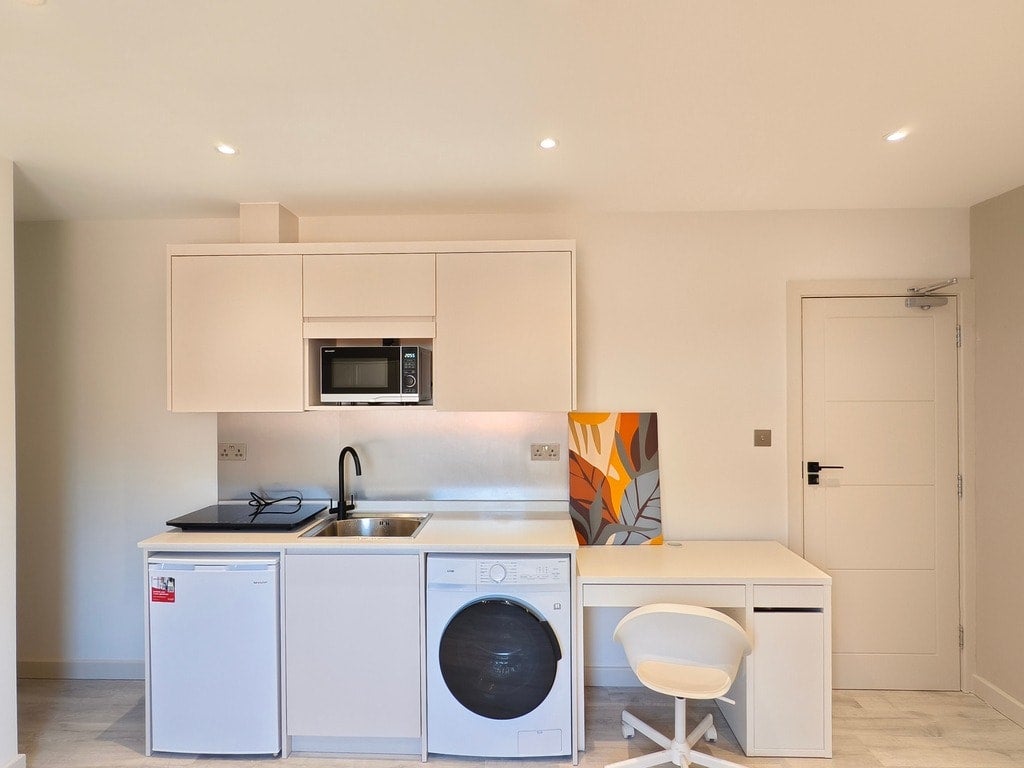 Flat Bisson Road in Greater London