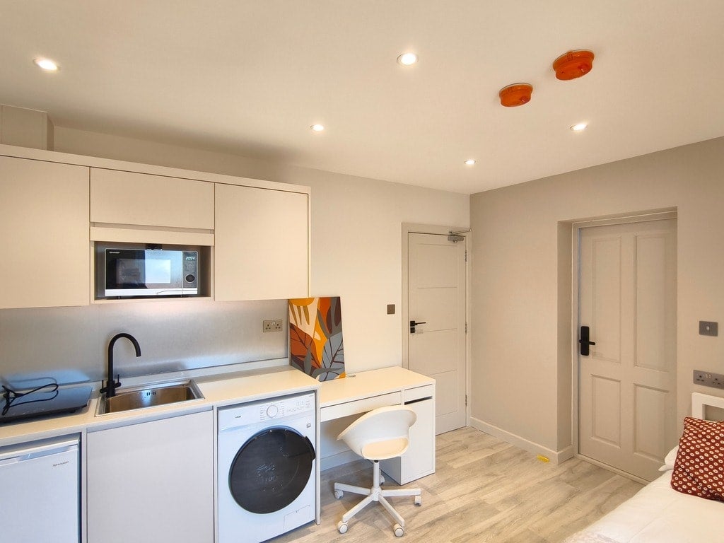 Flat Bisson Road in Greater London