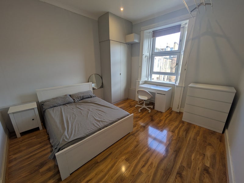 Room Lawrence Street in Glasgow