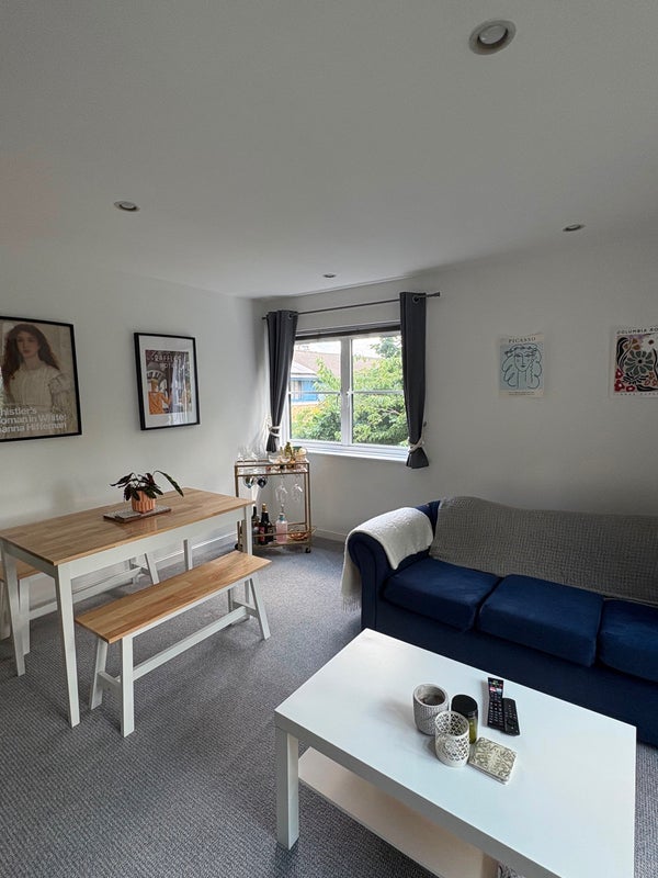 Flat Parnell Road in Greater London