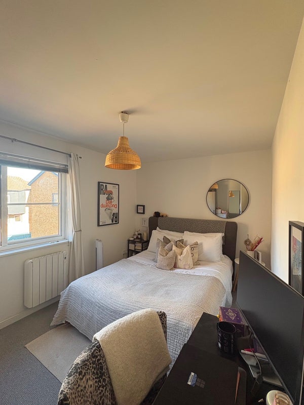 Flat Parnell Road in Greater London