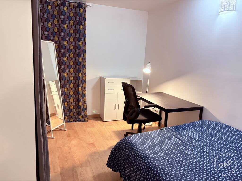 Room Place de la Fraternité in Longjumeau