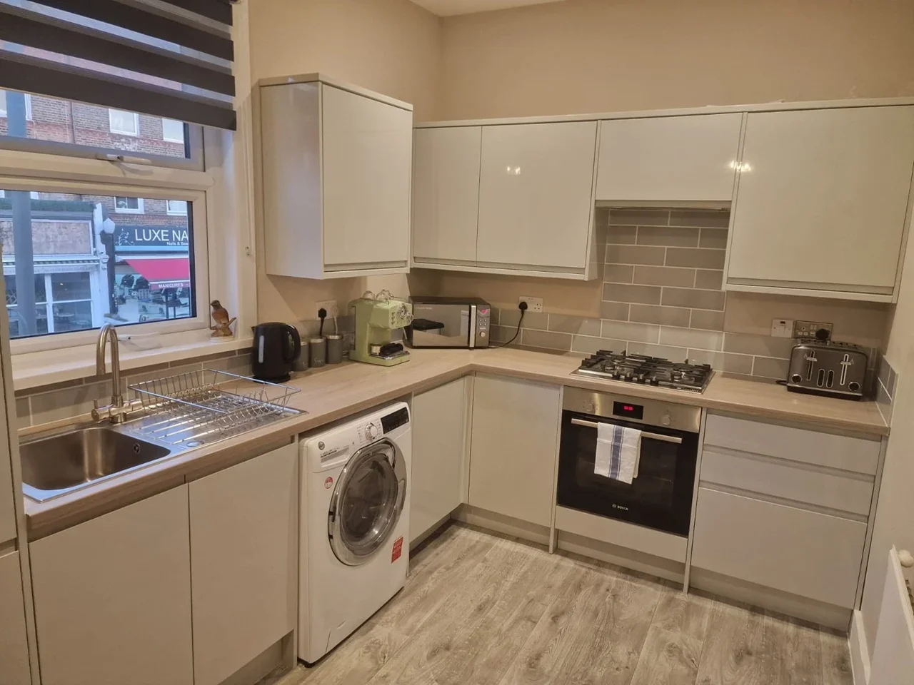 Flat Garratt Lane in Greater London