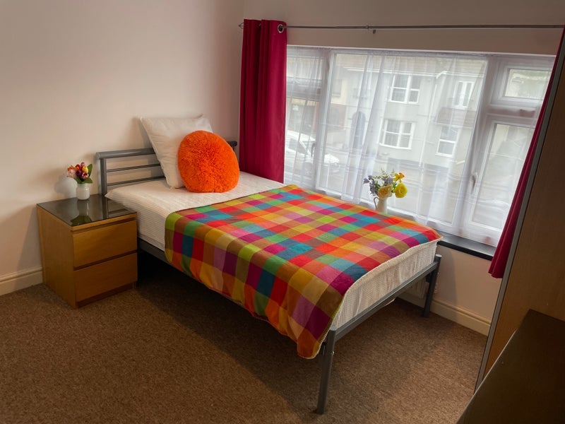 Room Second Avenue in Bristol