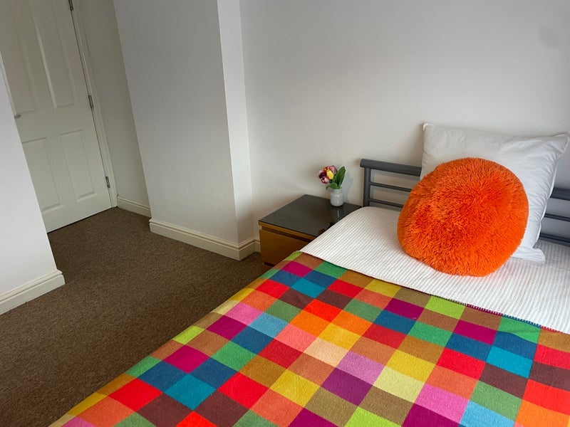 Room Second Avenue in Bristol